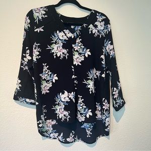 41 Hawthorn size small 3/4 sleeve floral blouse. NWOT.